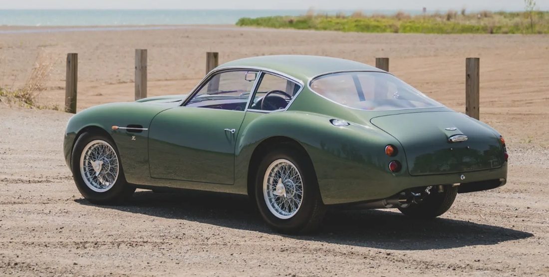 De achterzijde van de Aston Martin DB4 GT Zagato