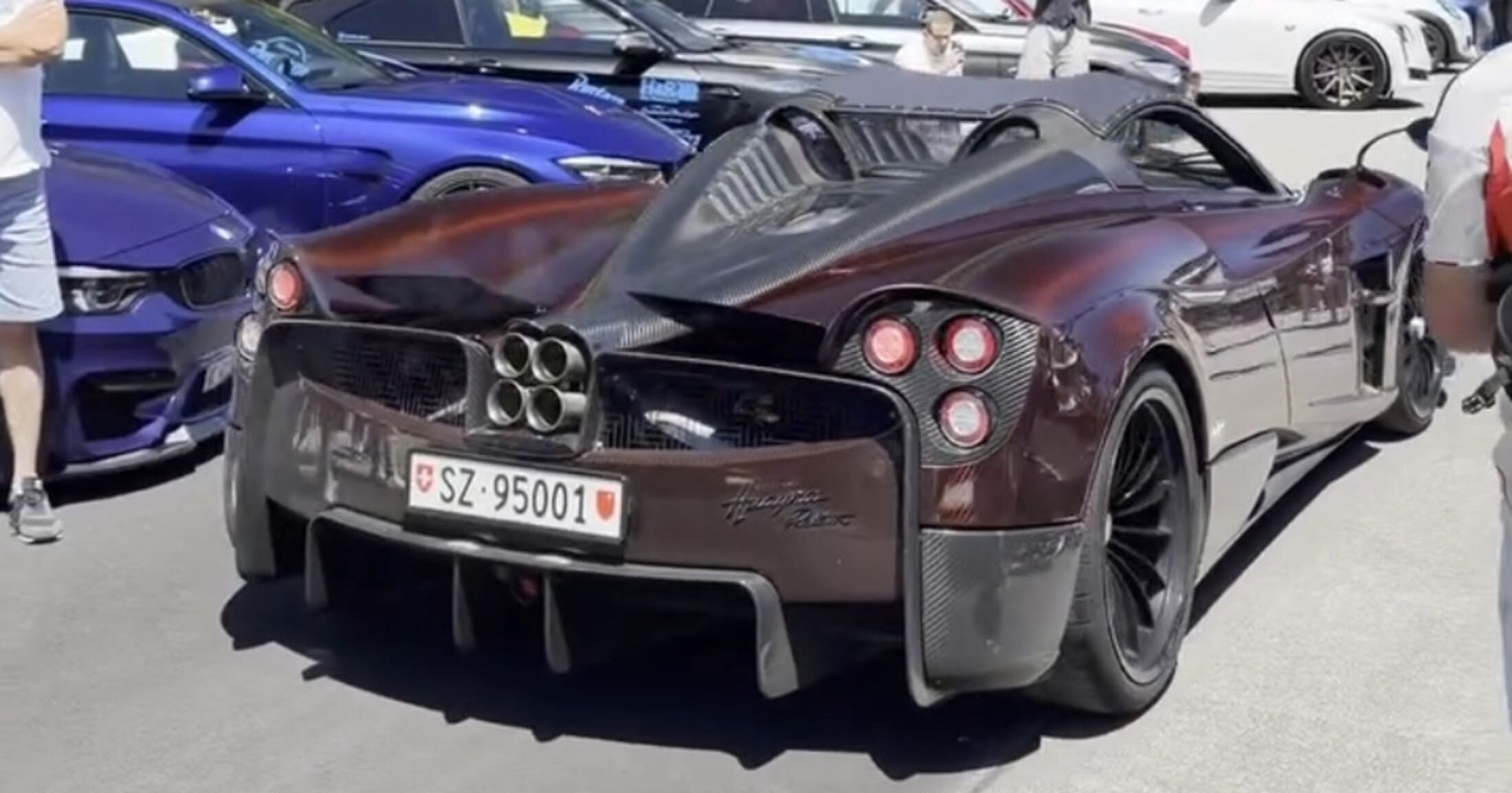 De achterzijde van de Pagani van de Zwitserse miljonair