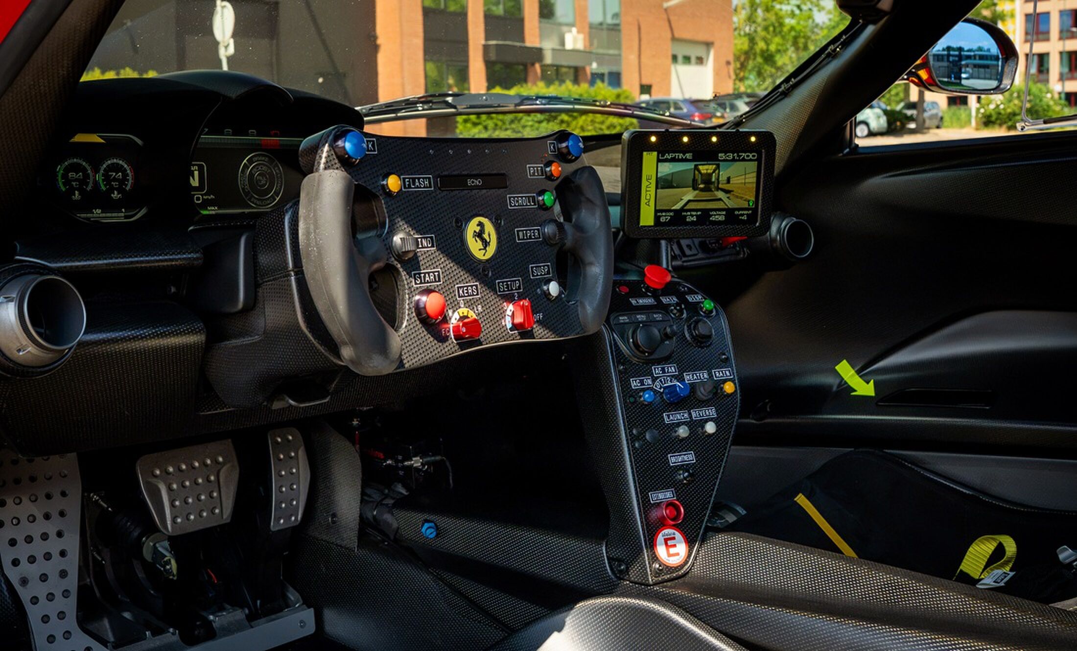 De binnenzijde van de auto