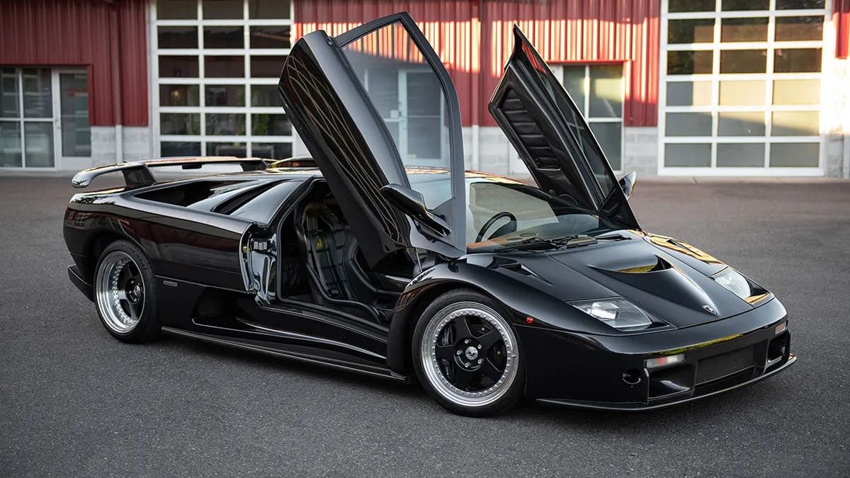De Lamborghini Diablo GT met deuren open