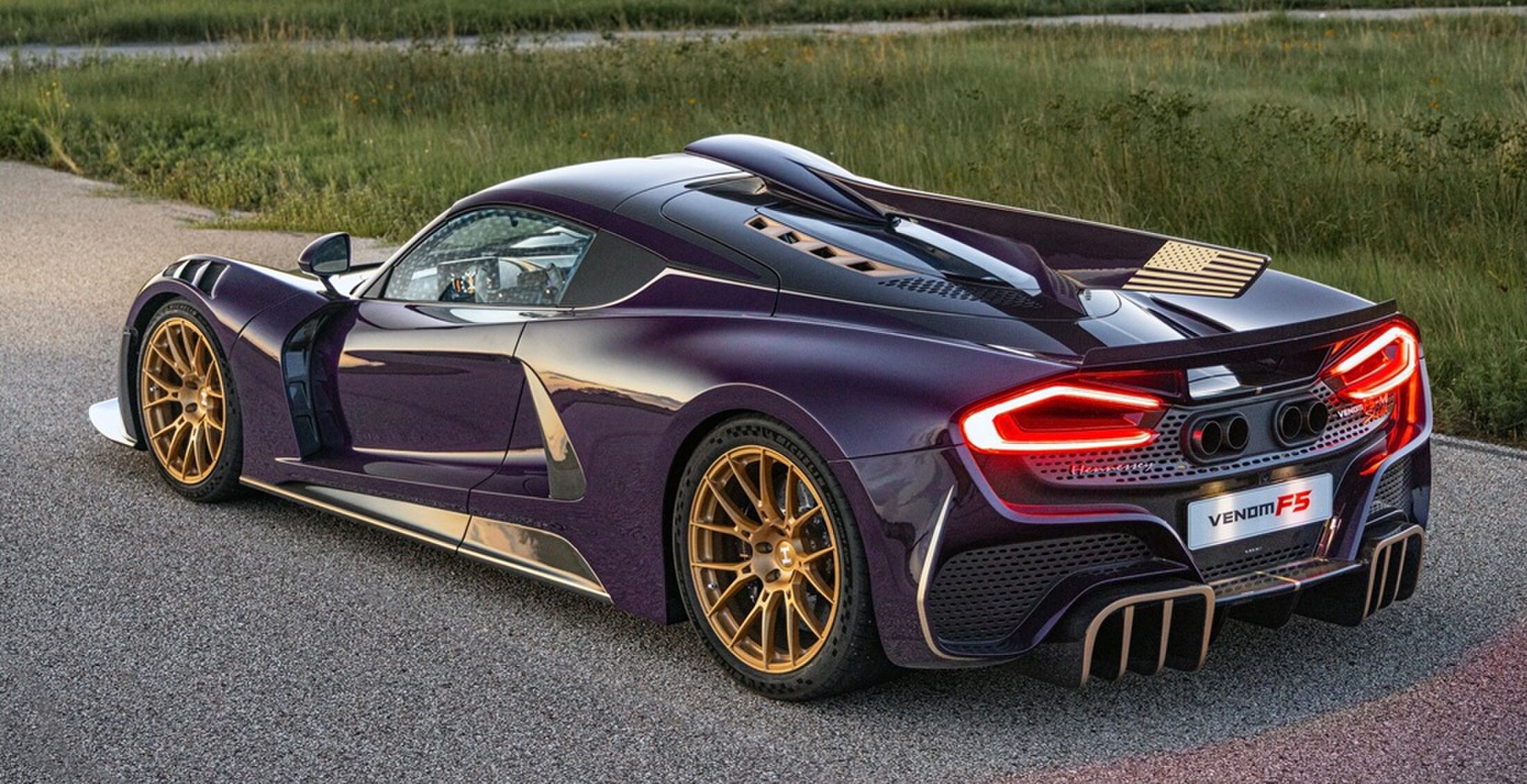 De achterzijde van de hypercar van Hennessey