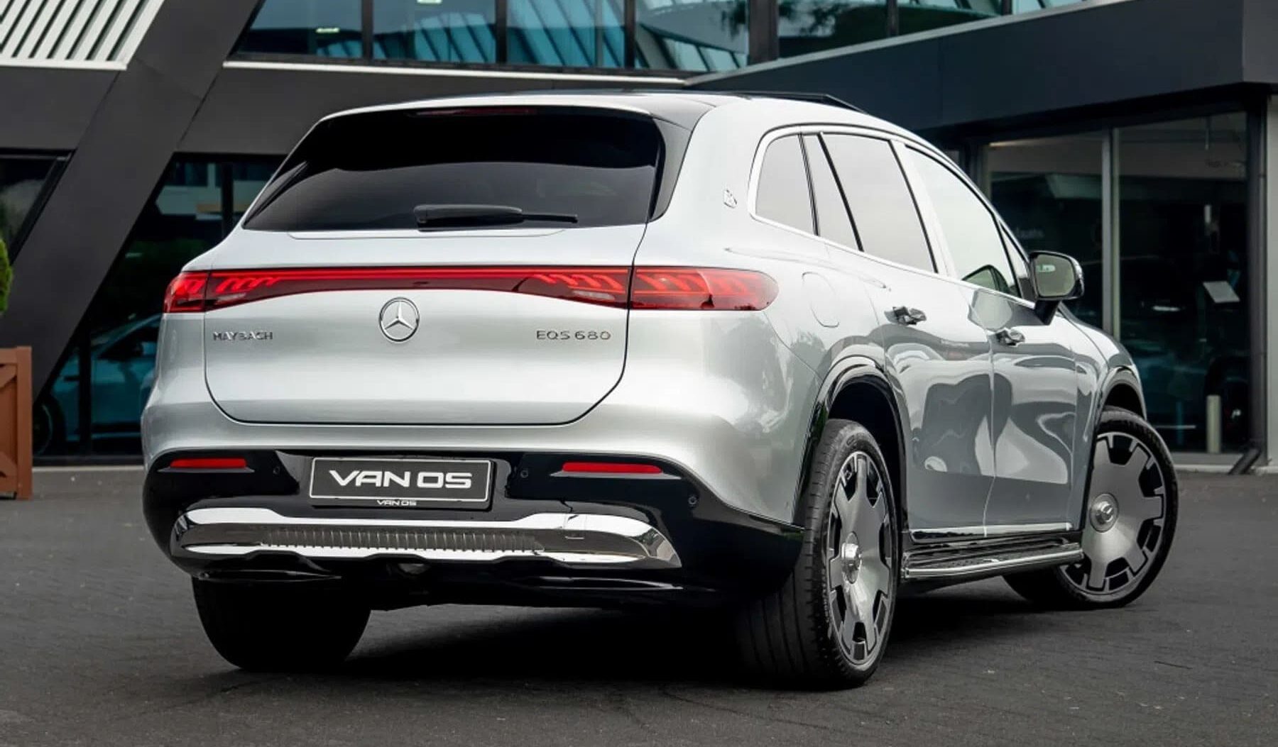 De elektrische Maybach van achteren