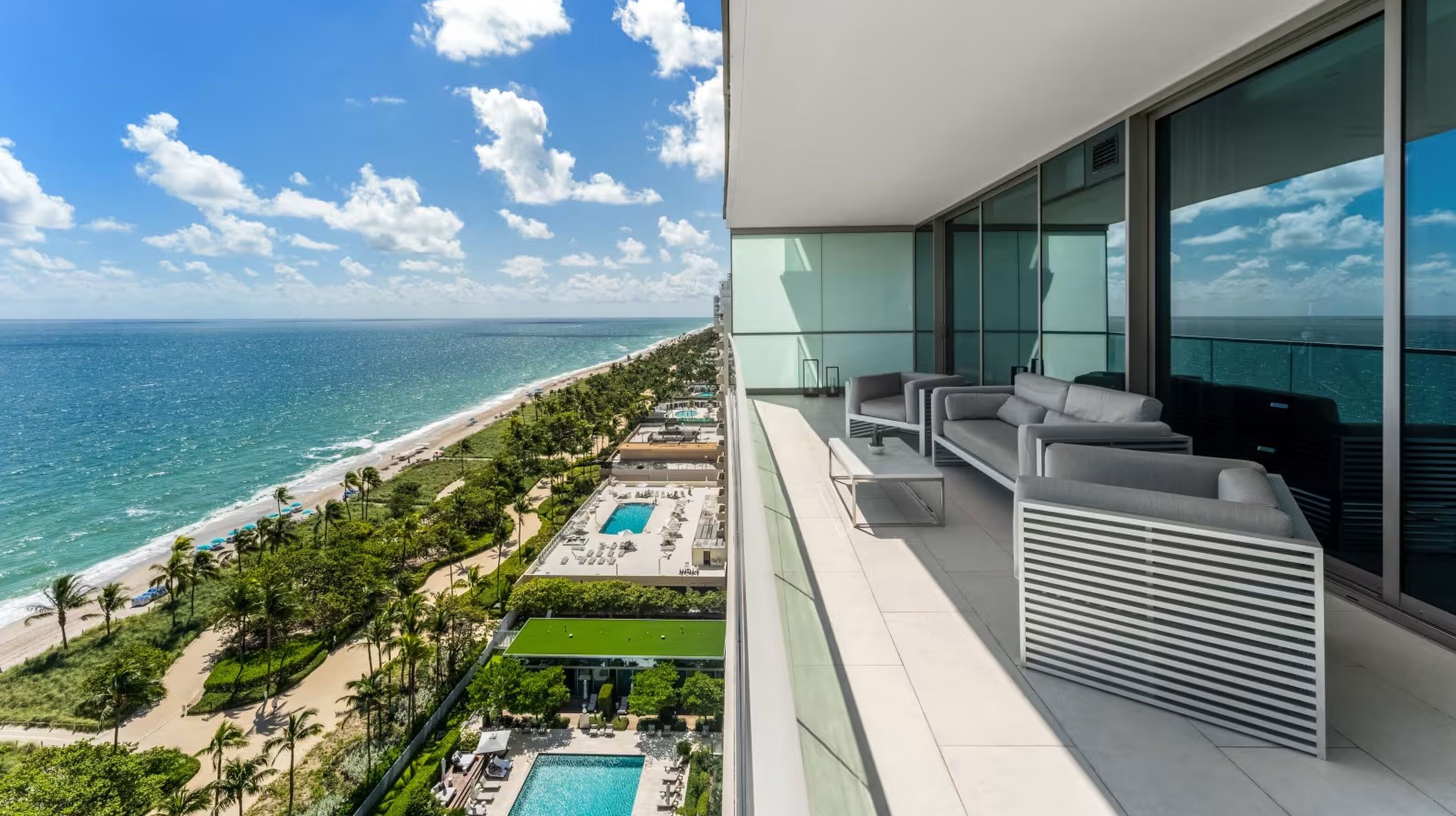 Het balkon bij het appartement van Kaká in Miami