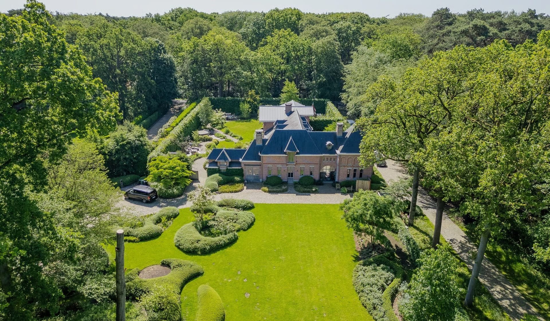 De villa in Kapellen van boven