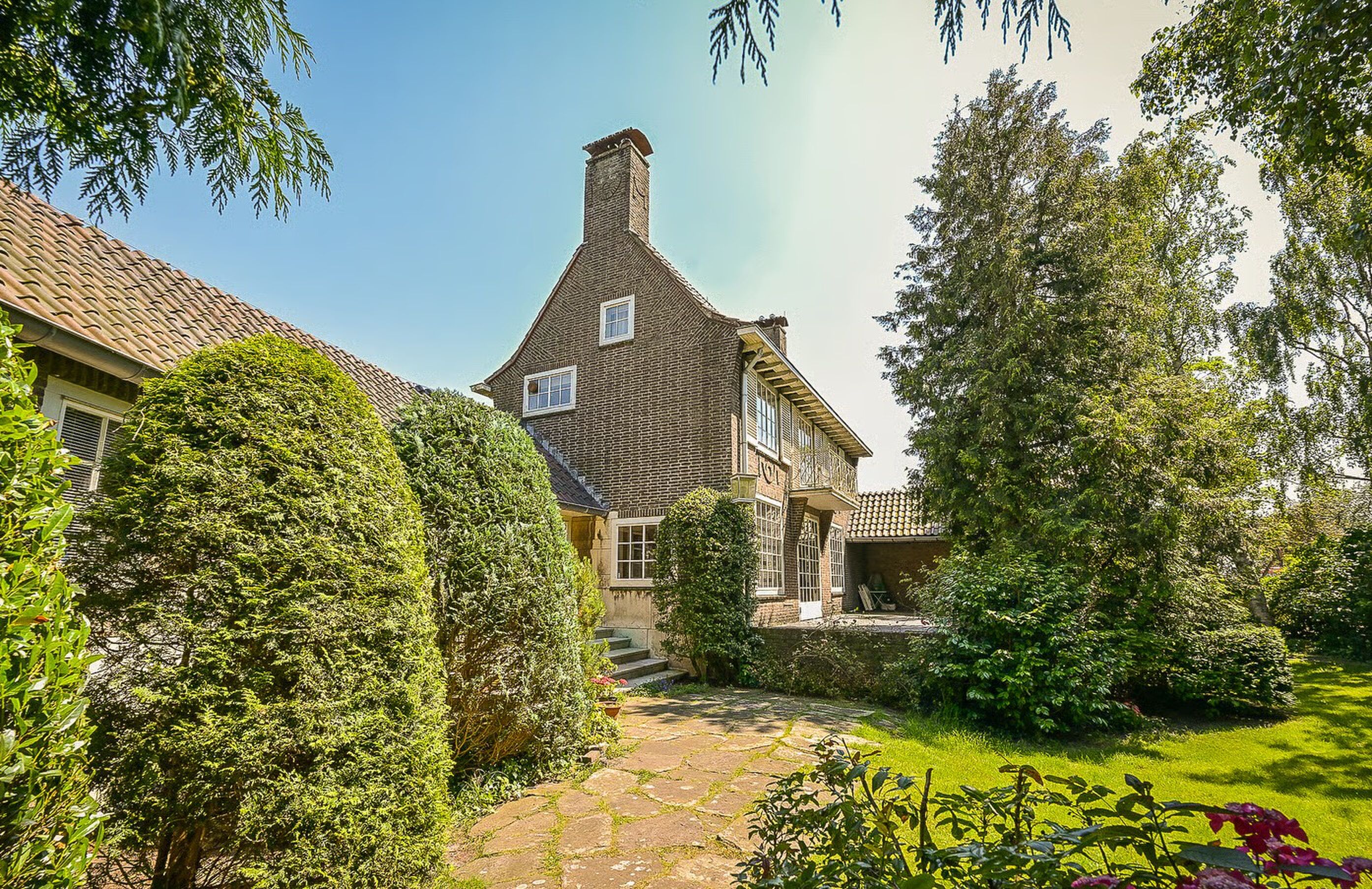 De zijkant van de villa van Albert Heijn in Zaandam