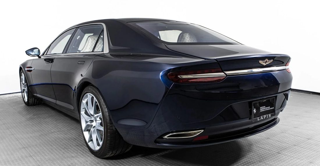 De achterkant van de speciale Aston Martin Lagonda