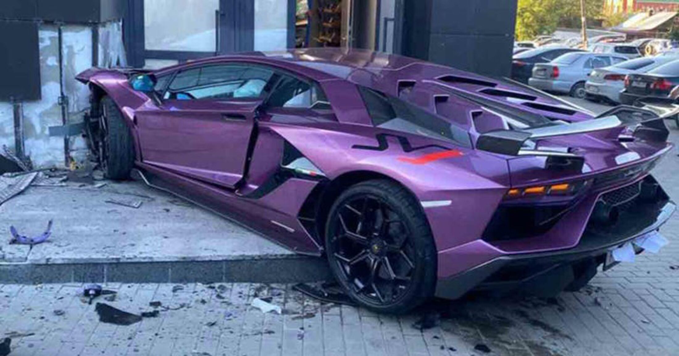 De achterzijde van de Russische Lamborghini