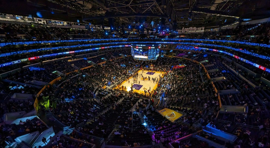 Het stadion van de door Josh Kushner gekochte LA Lakers