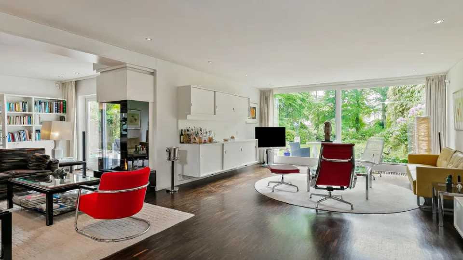 De living van de in Abcoude gevestigde villa van Elise Boers