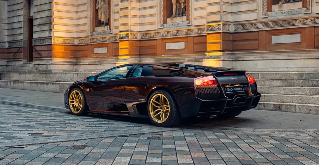 De achterkant van de Lamborghini Murci&eacute;lago