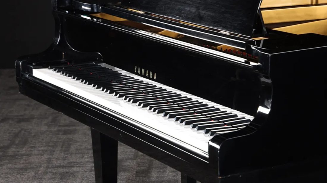 De voormalige piano van Freddie Mercury