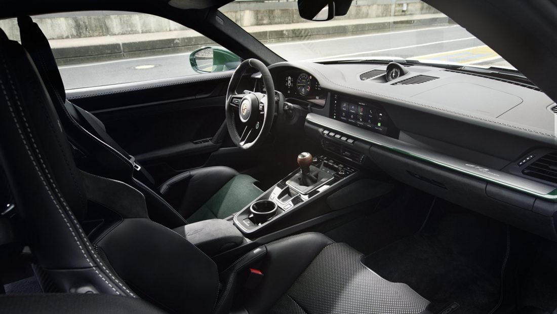 Het interieur van de auto