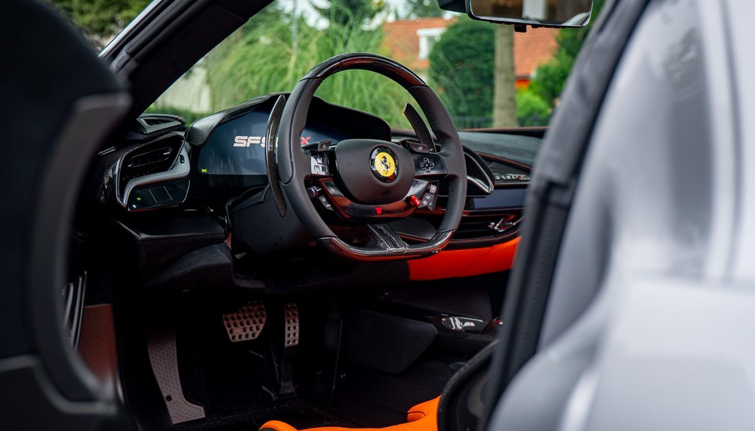 Het interieur van de auto