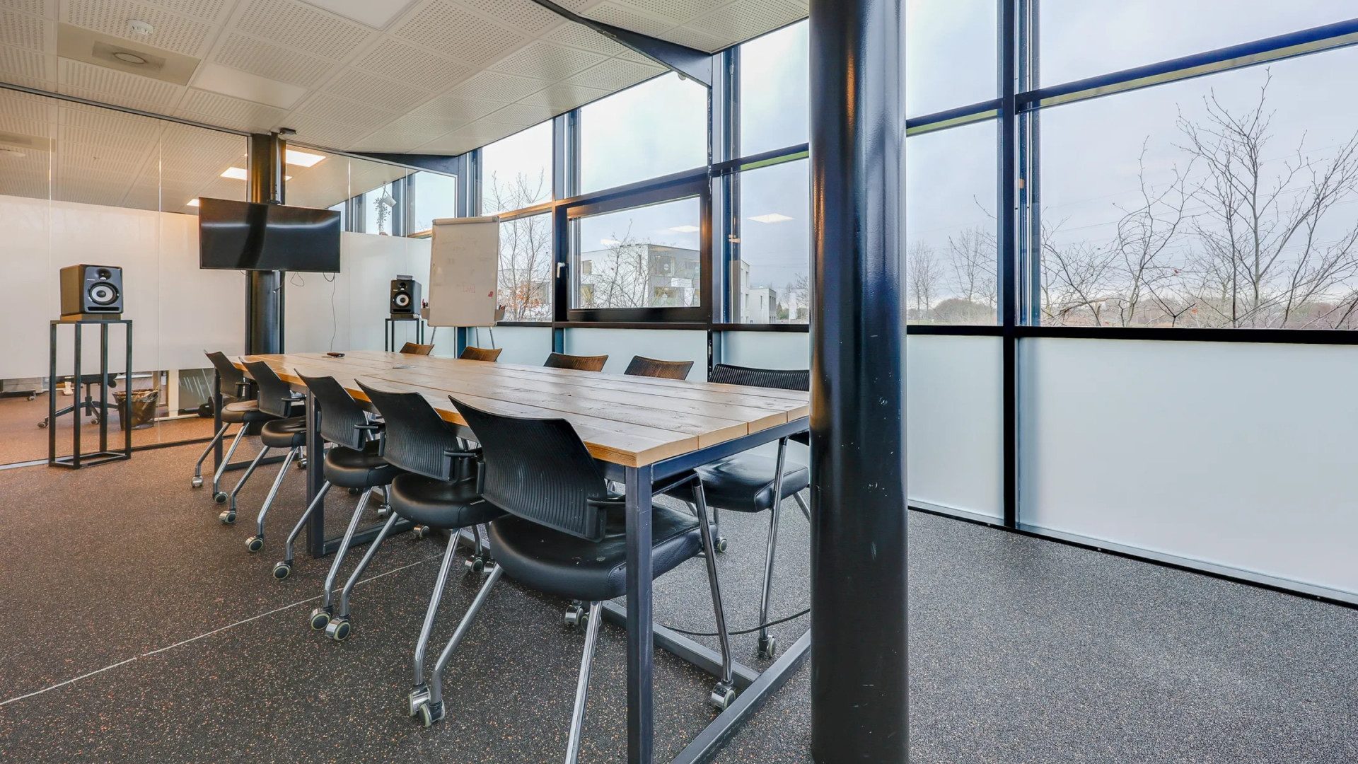 Een ruimte in het bedrijfspand van Ali B in Almere