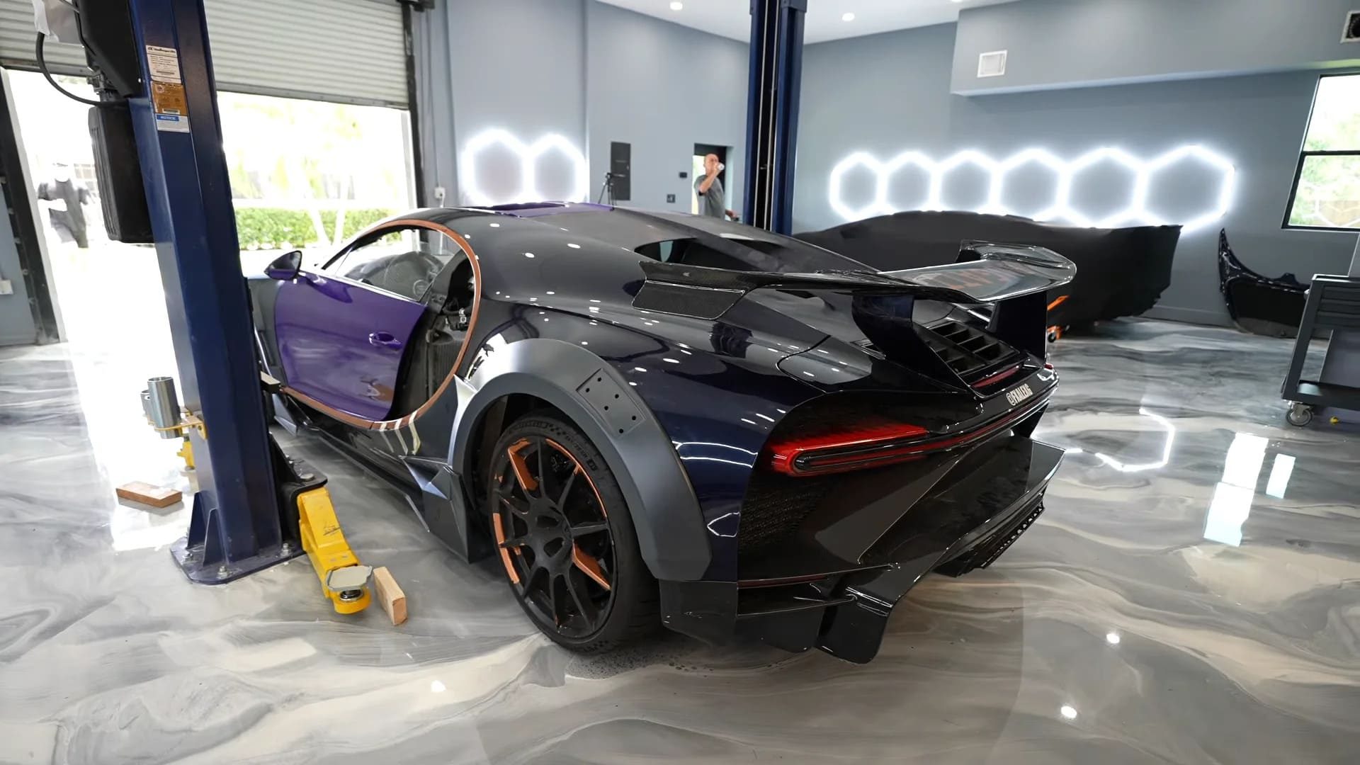 De Bugatti Chiron Pur Sport die door Mat Armstrong is gerepareerd