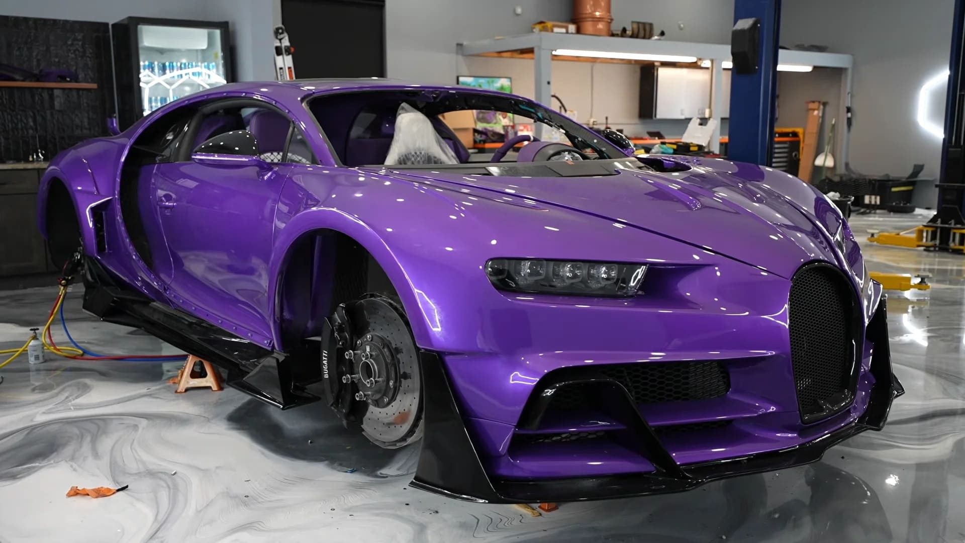 De Bugatti Chiron Pur Sport die door Mat Armstrong werd gerepareerd