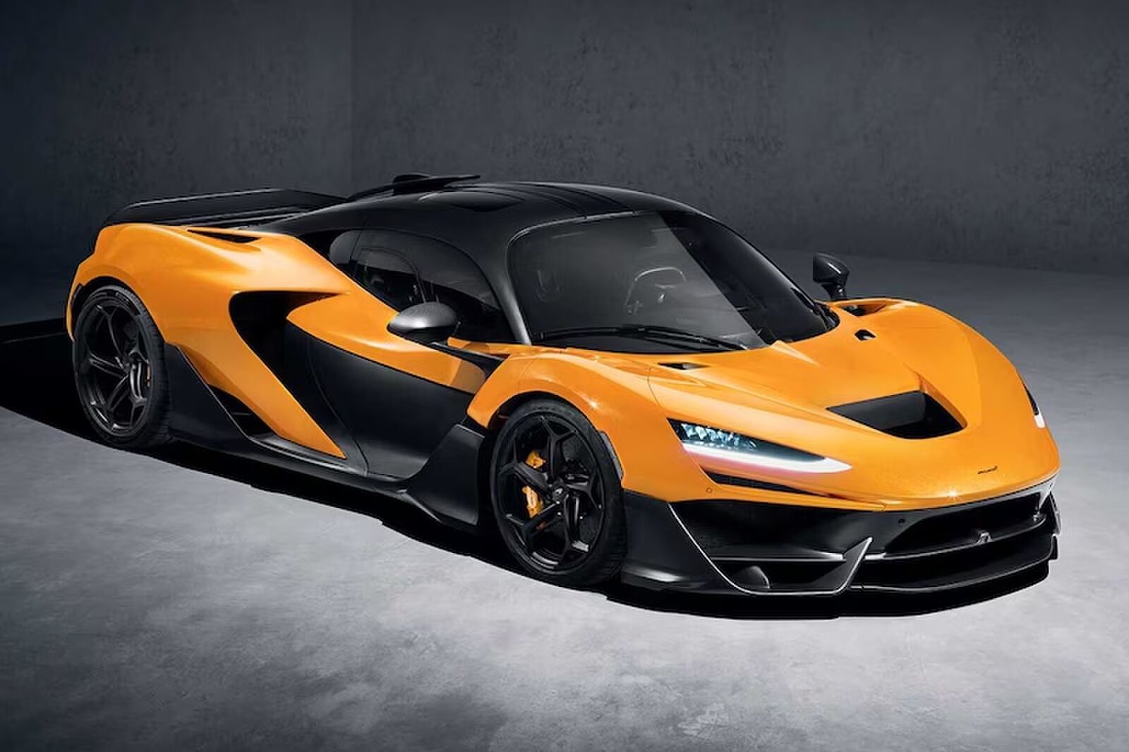 De oranje McLaren W1
