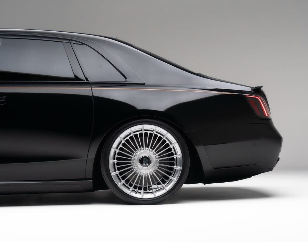 De zijkant van de SPOFEC Rolls-Royce Ghost