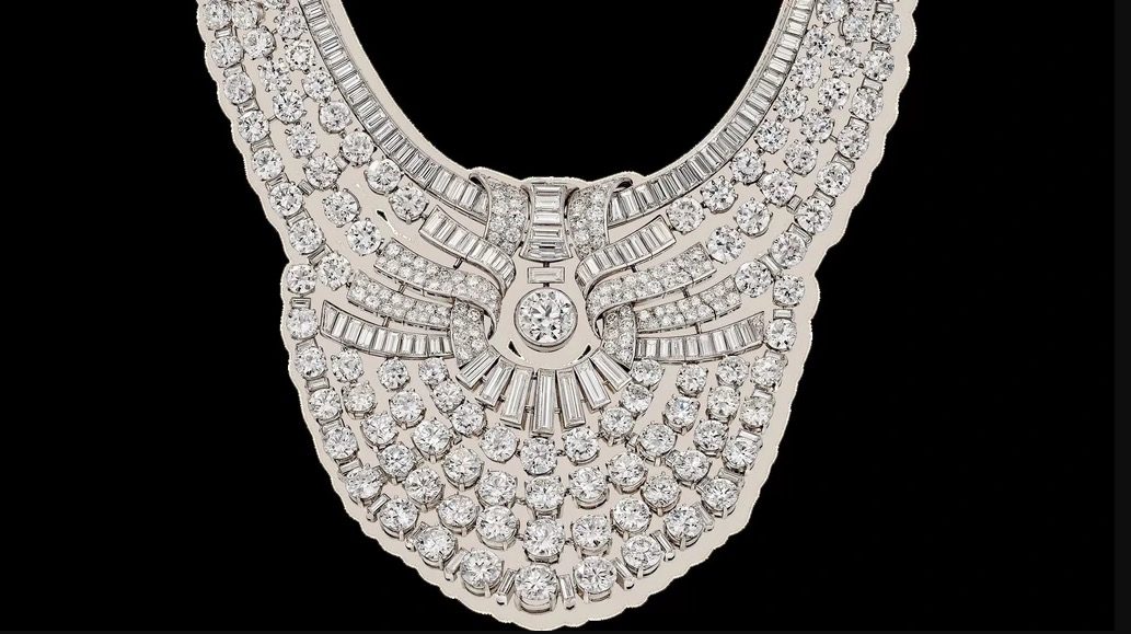 De ketting van Van Cleef van Queen Nazli