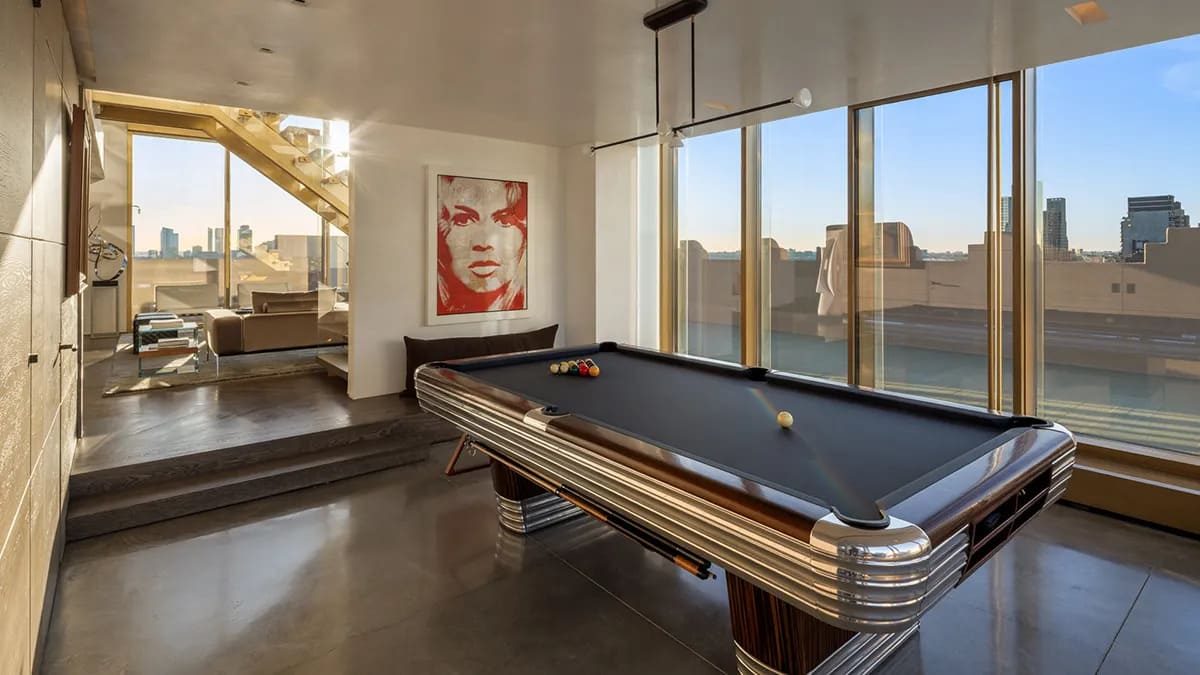 De entertainmentkamer in het penthouse van Bobby Axelrod