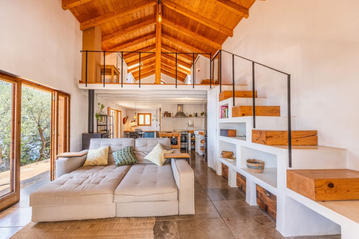 Binnen in de woning op het privé-eiland Argyronisos