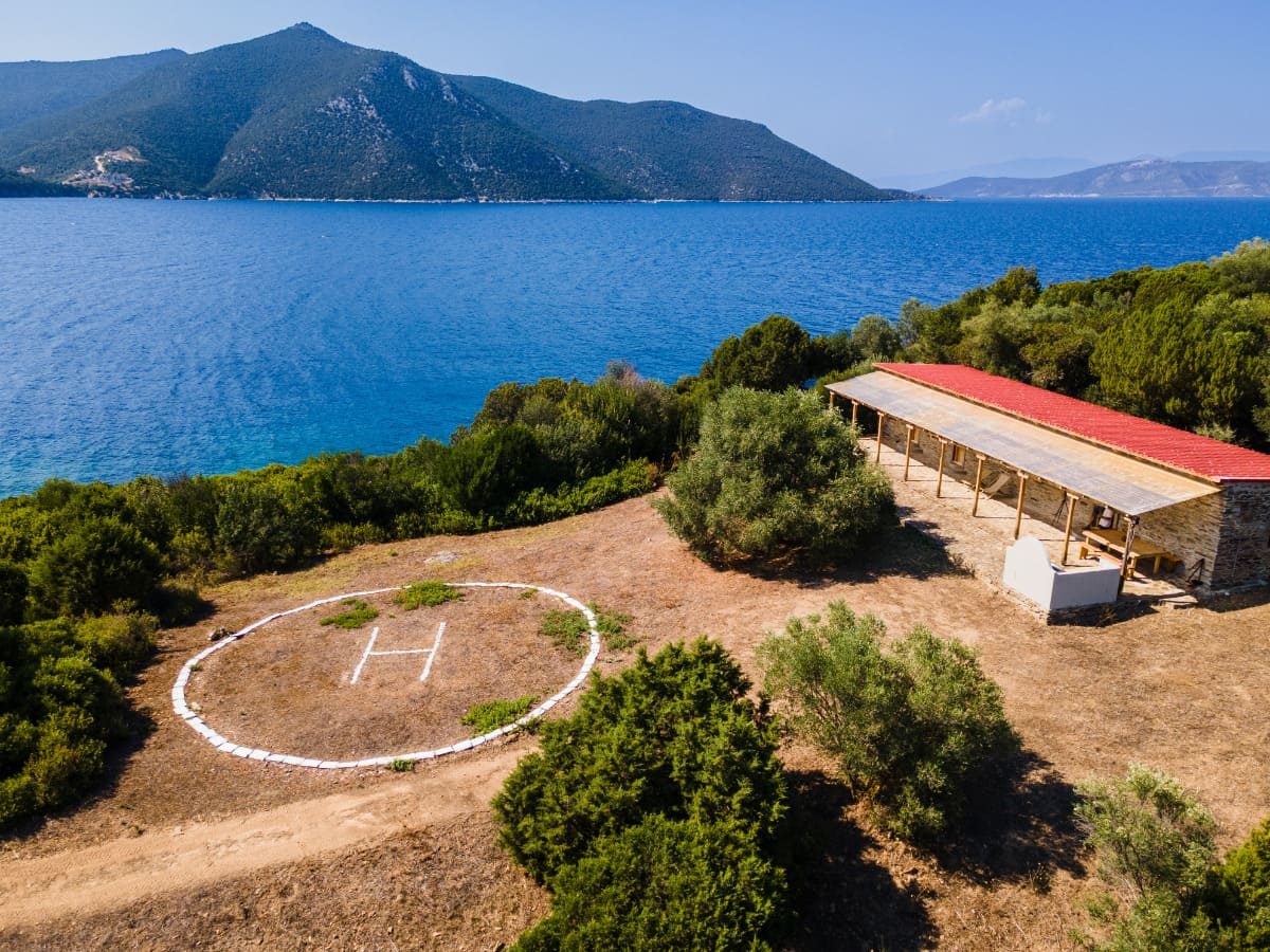 De helipad op het privé-eiland Argyronisos