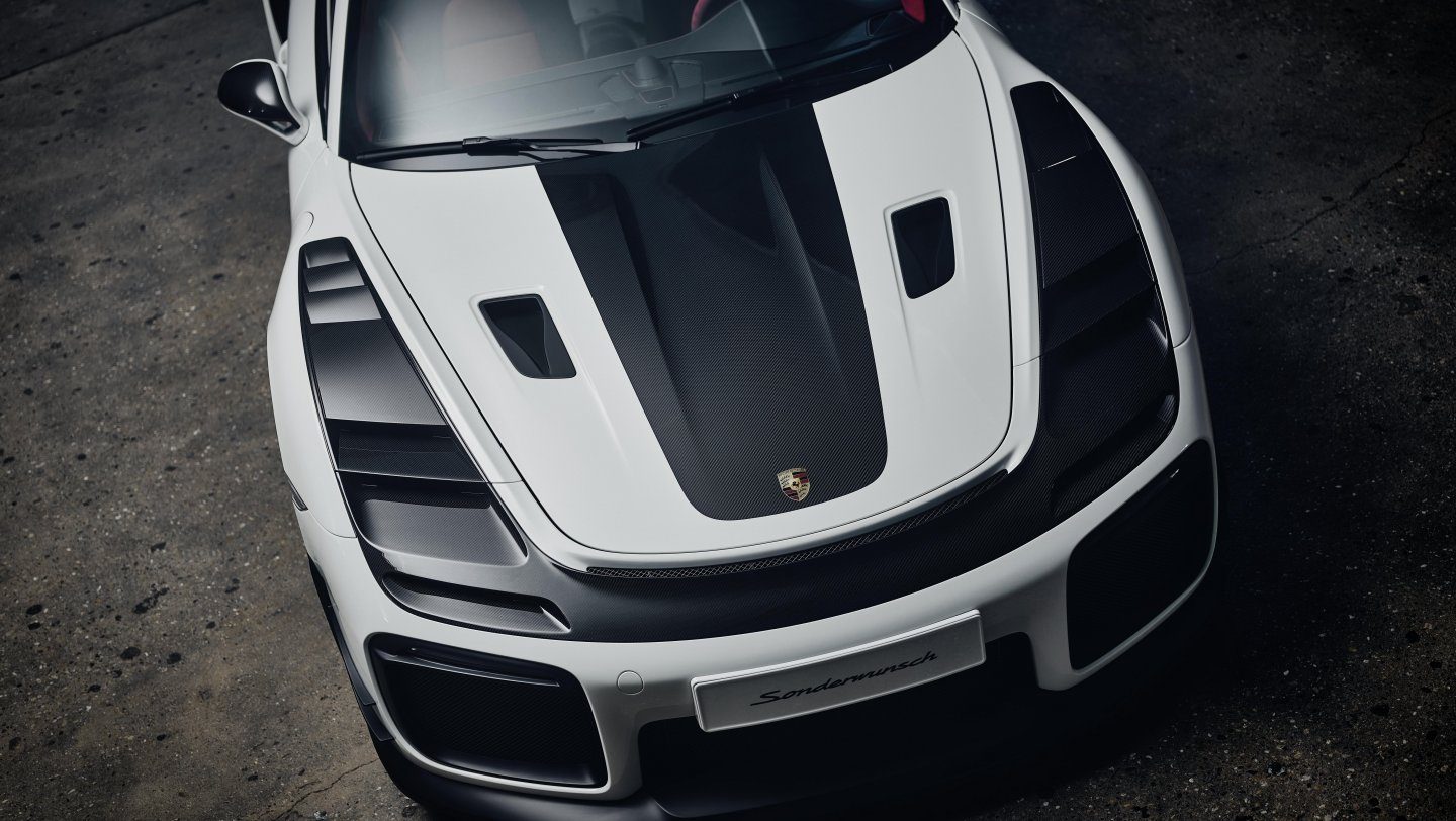 De neus van de Porsche Flachbau RS 
