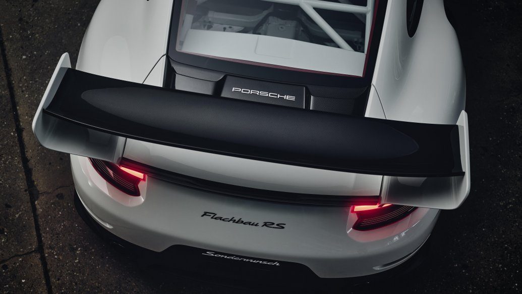 De vleugel van de Porsche Flachbau RS 