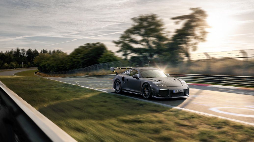 De Porsche 911 GT2 Flachbau RS op het circuit