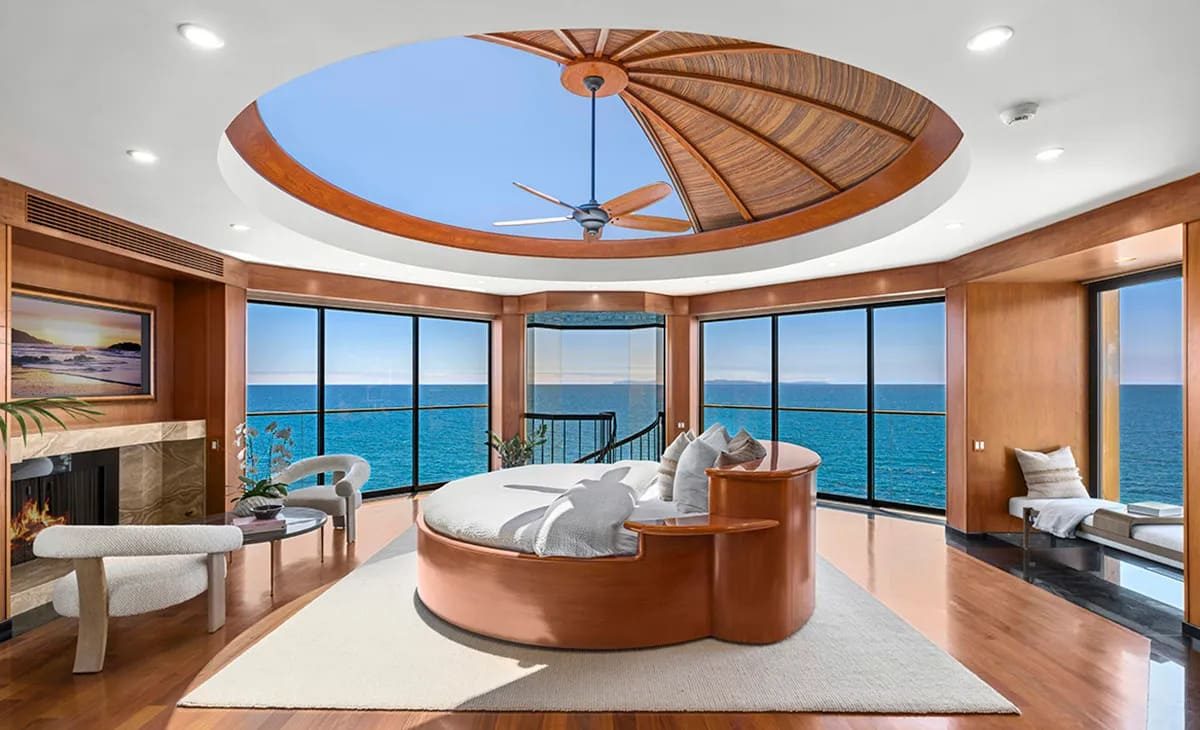 De slaapkamer in de villa bij Laguna Beach