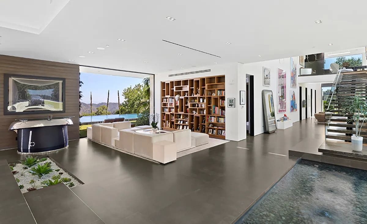 De woonkamer in de voormalige villa van Zedd in Beverly Hills