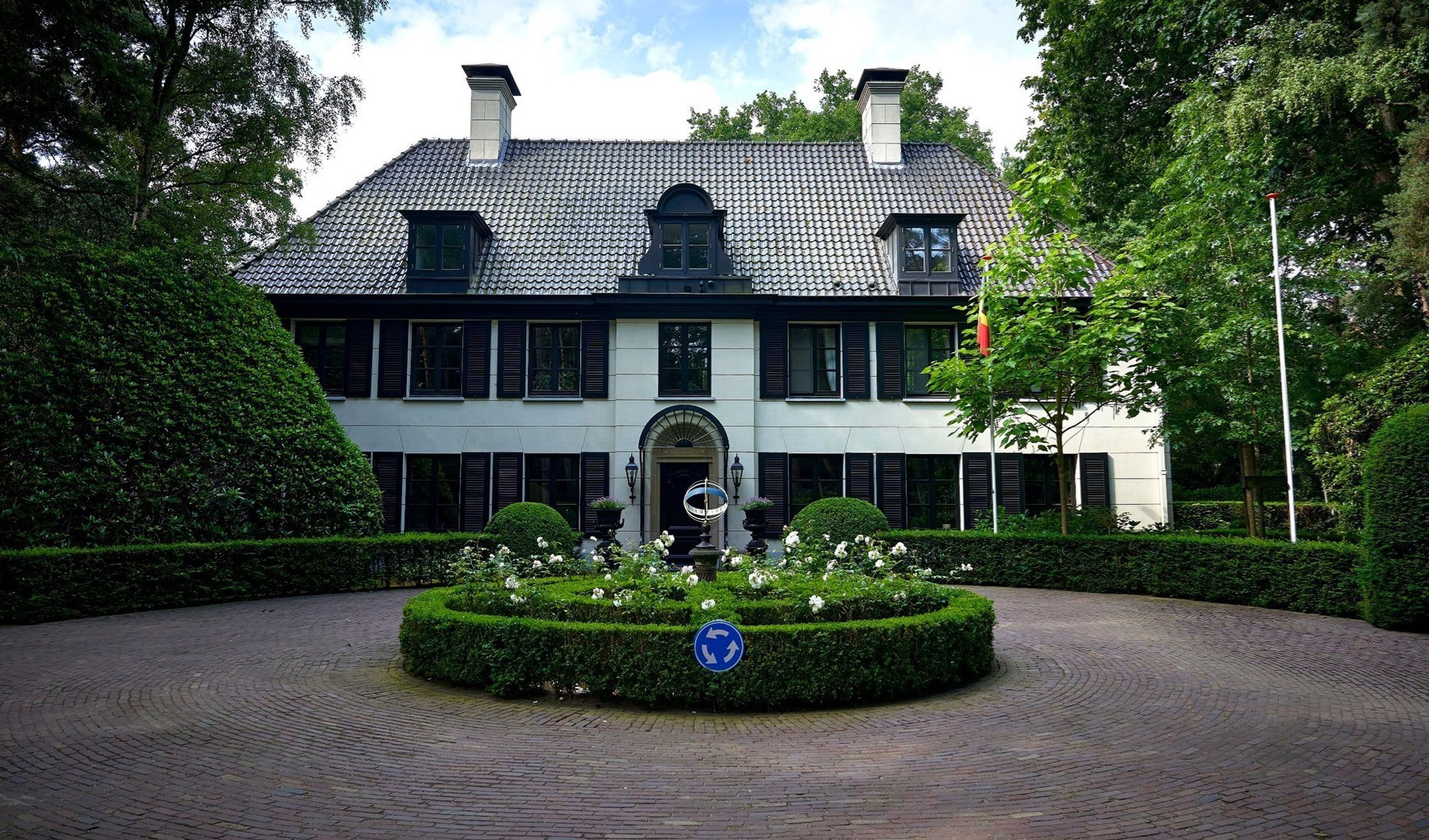 De voorzijde van de villa van George Banken in Schoten