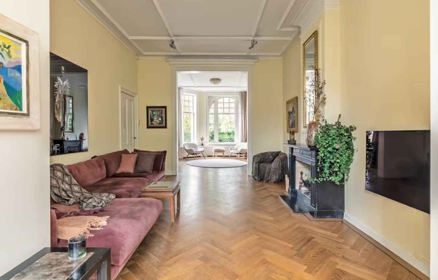 De woonkamer in het miljoenenpand van Wim Kieft in Haarlem