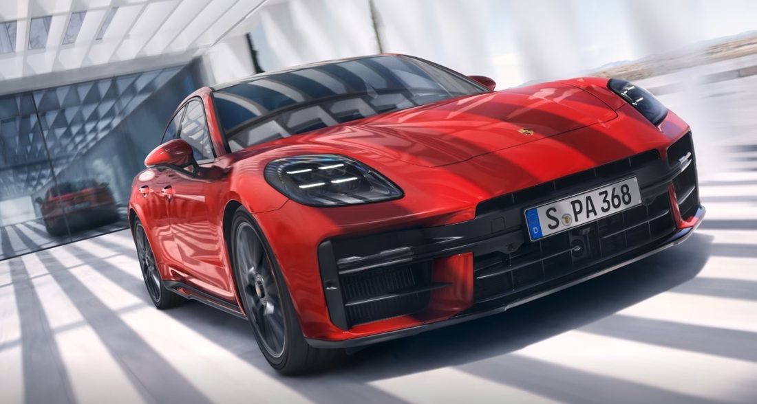 De voorzijde van een Porsche Panamera
