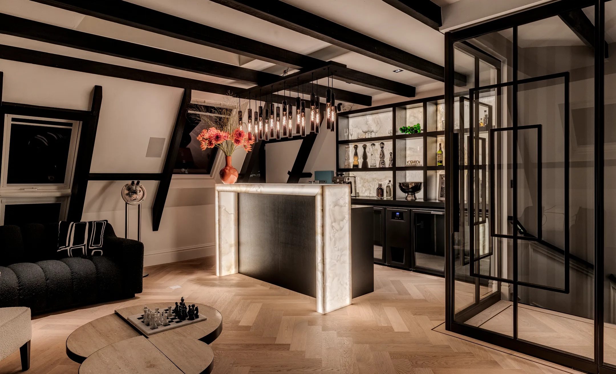 De luxueuze bar in het huis