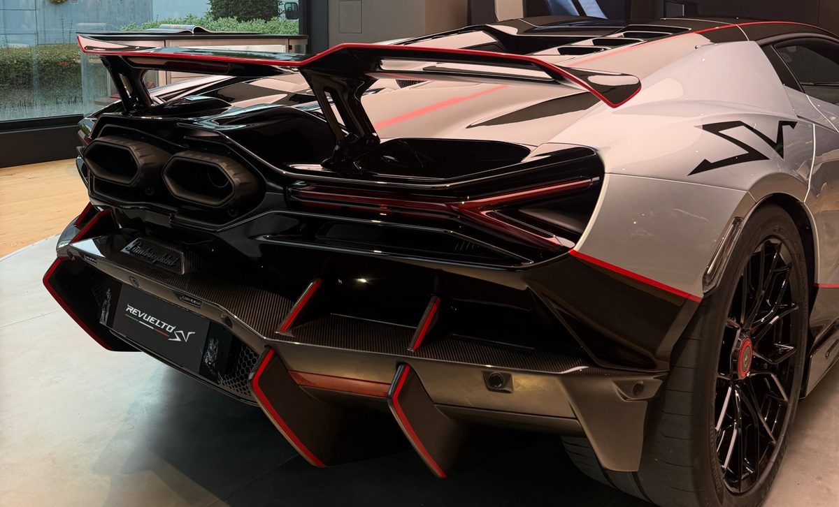 De achterzijde van de supercar