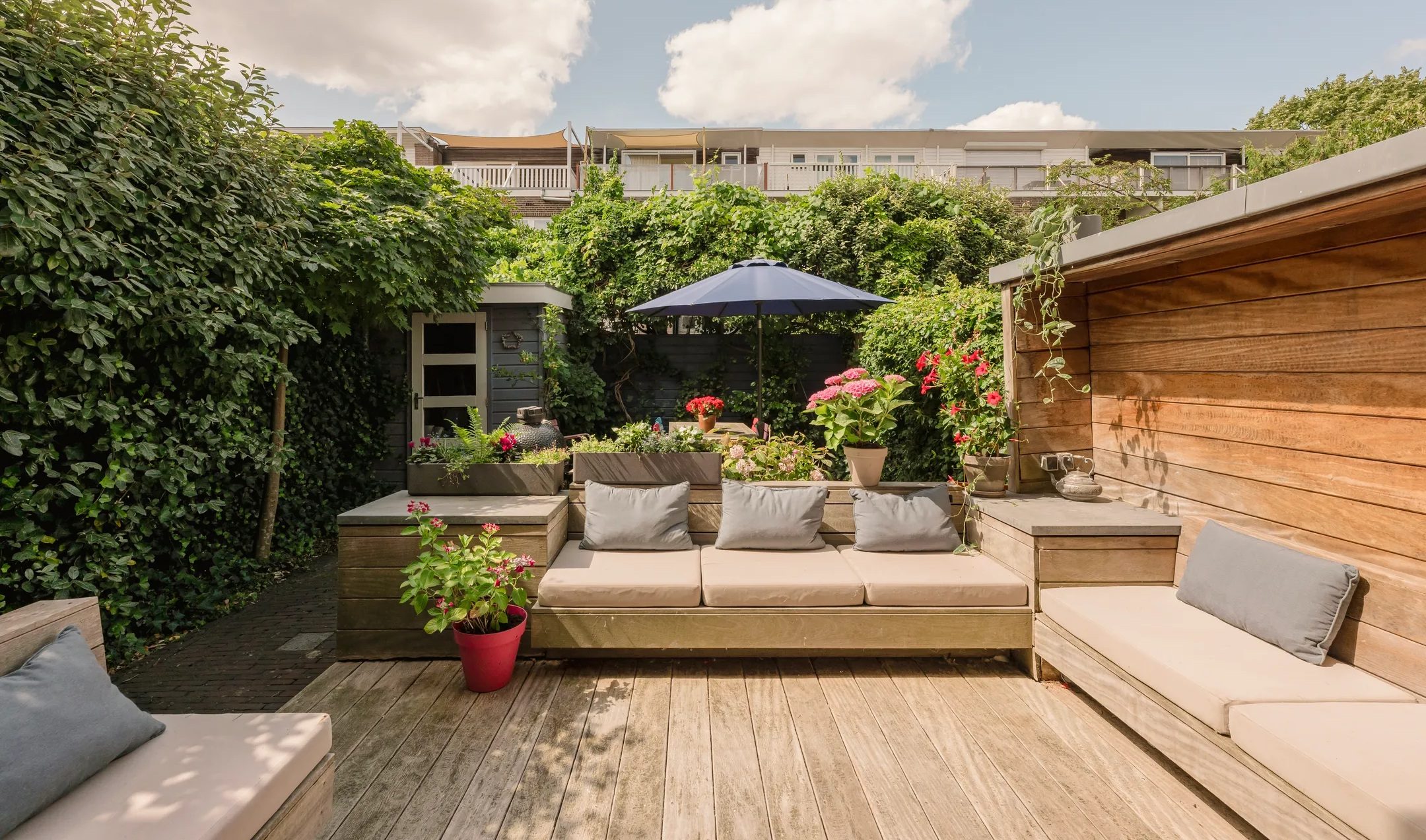 De loungeset in de achtertuin