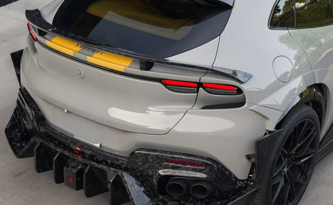 De achterzijde van de Ferrari van Jake Paul