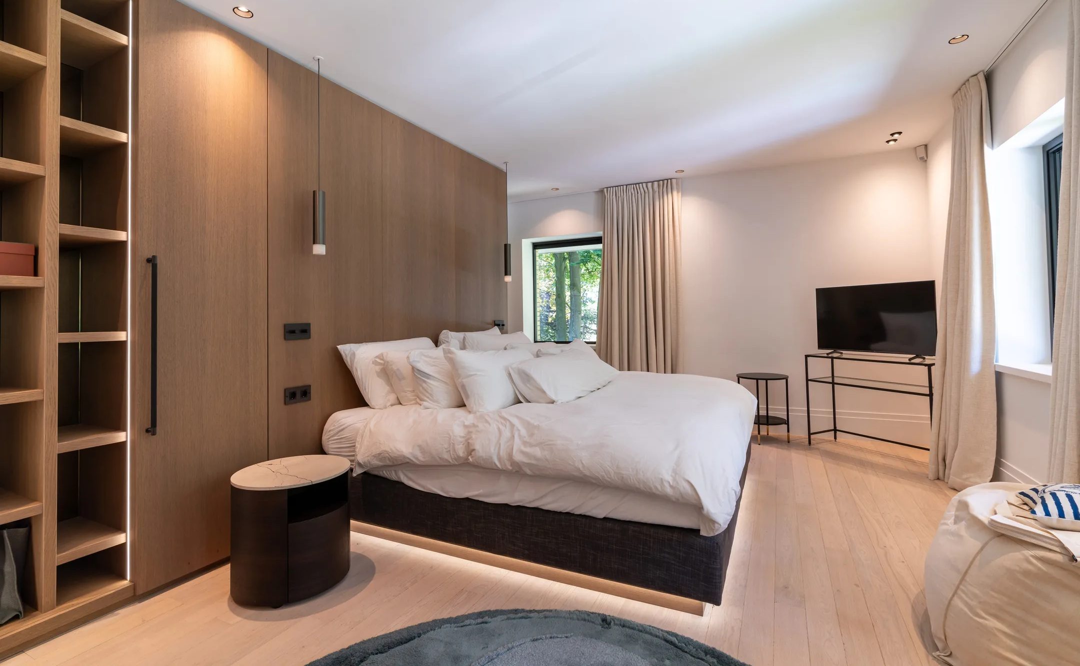 Eén van de luxe slaapkamers