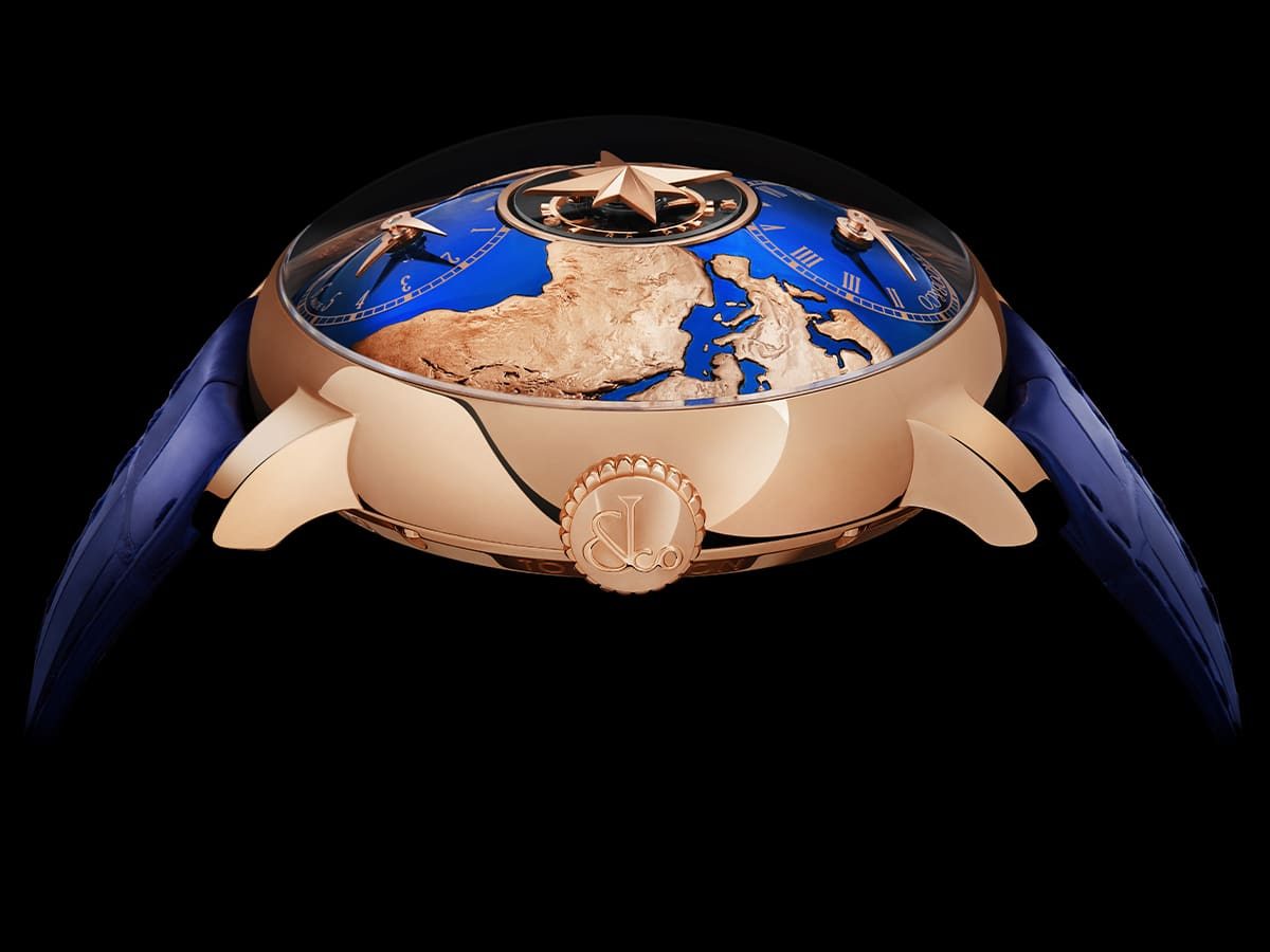 Een detailshot van de &lsquo;The World Is Yours&rsquo; Dual Time Zone Tourbillon van Jacob & Co.