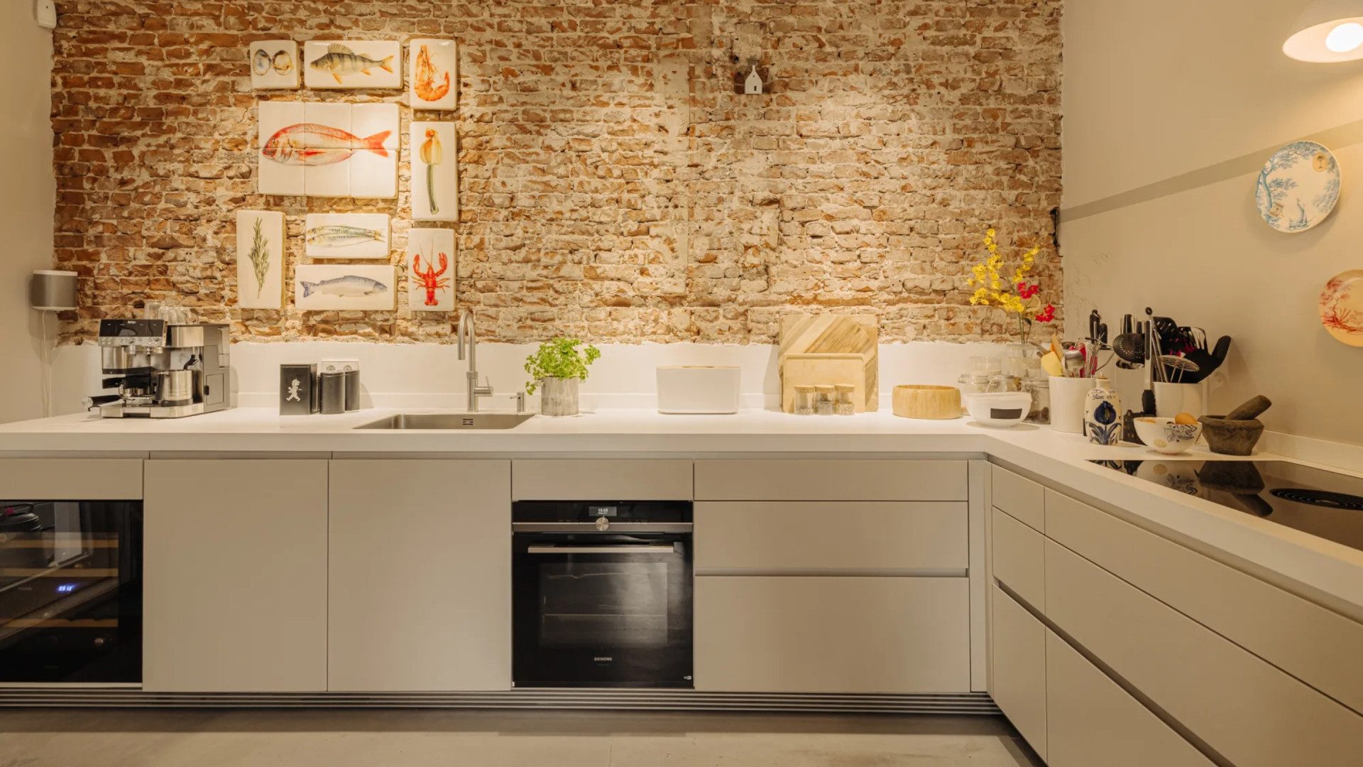 De keuken in de woning van Bridget Maasland in Amsterdam