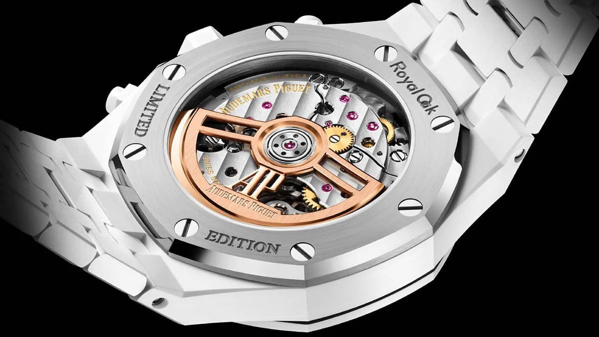 De achterzijde van het Audemars Piguet-horloge van Serena Williams