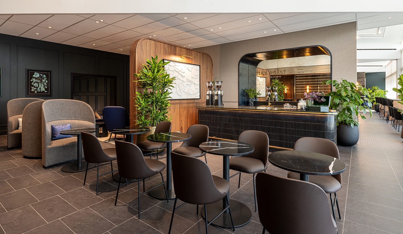 De koffiebar in de Centurion Lounge op Schiphol