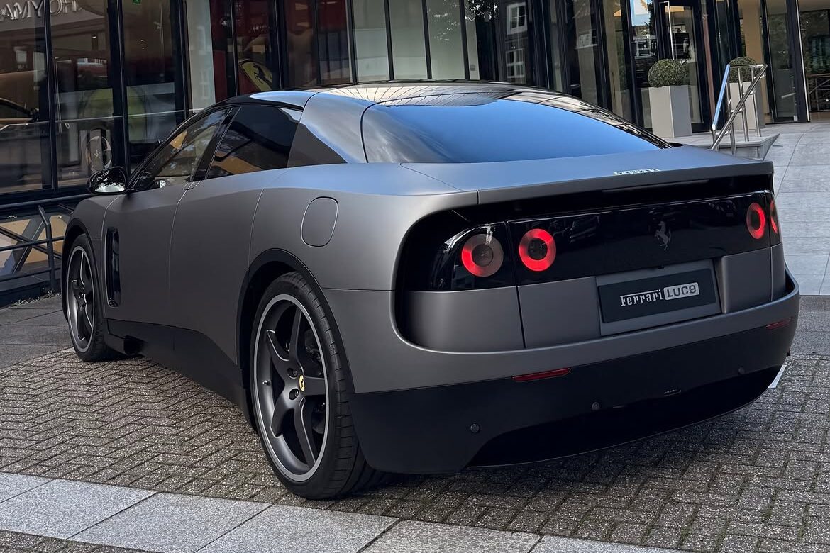 De achterzijde van de Ferrari Luce