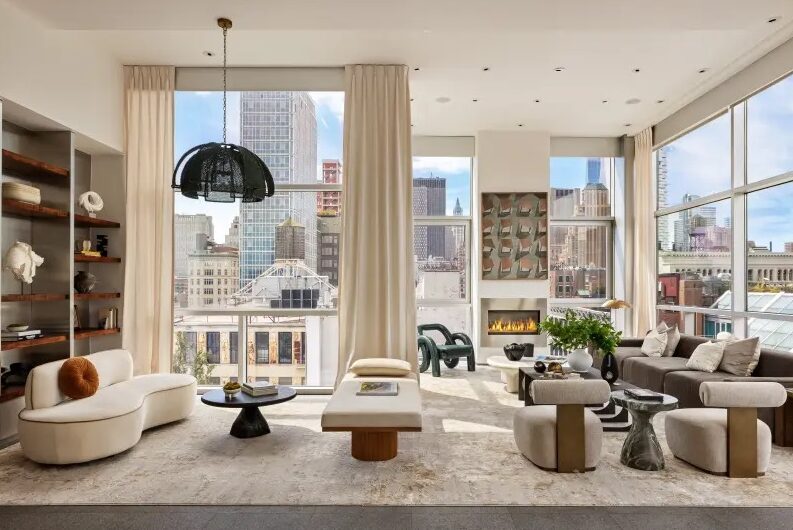 De woonkamer in het penthouse van Thierry Henry in SoHo