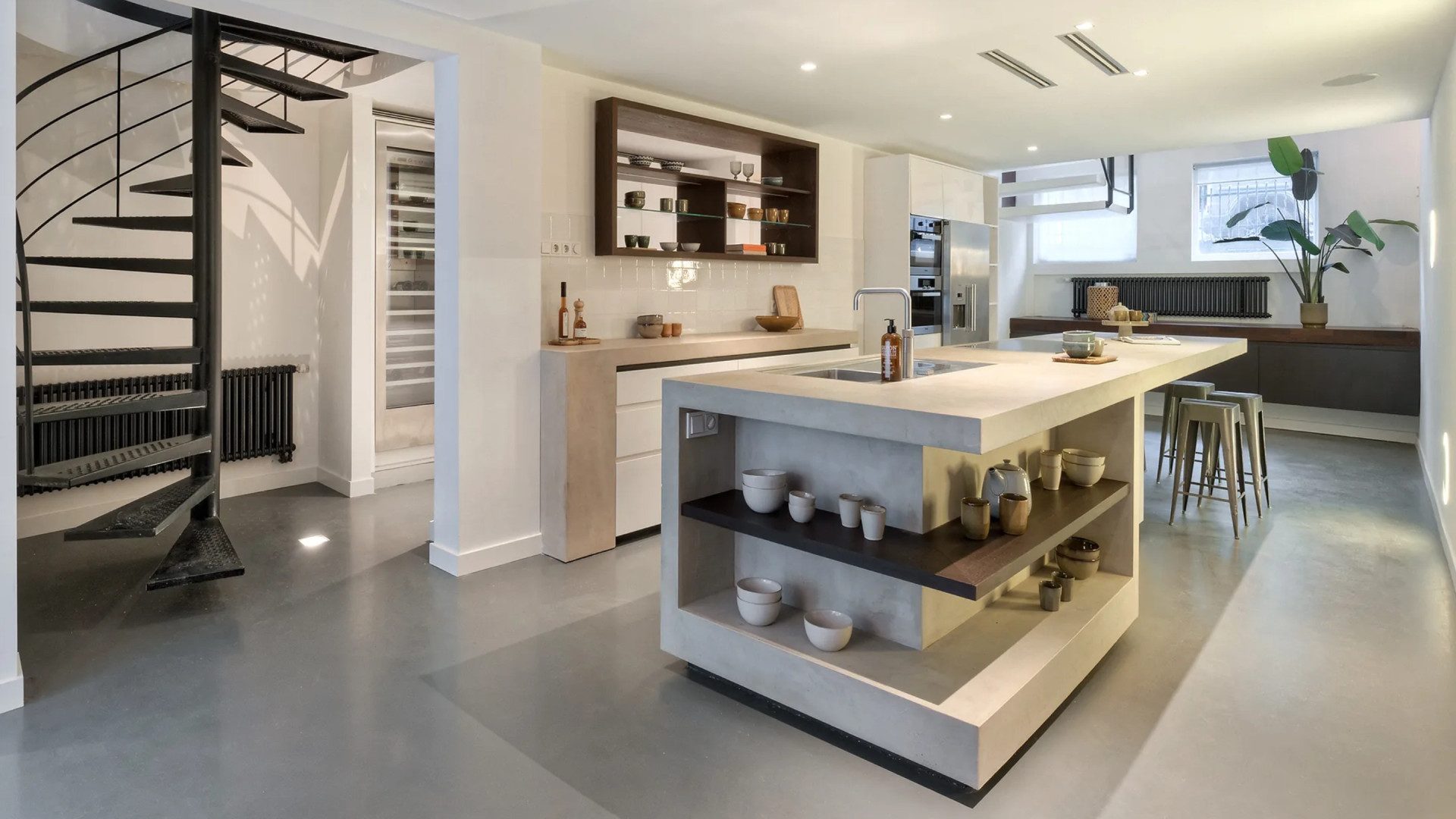 De keuken met kookeiland