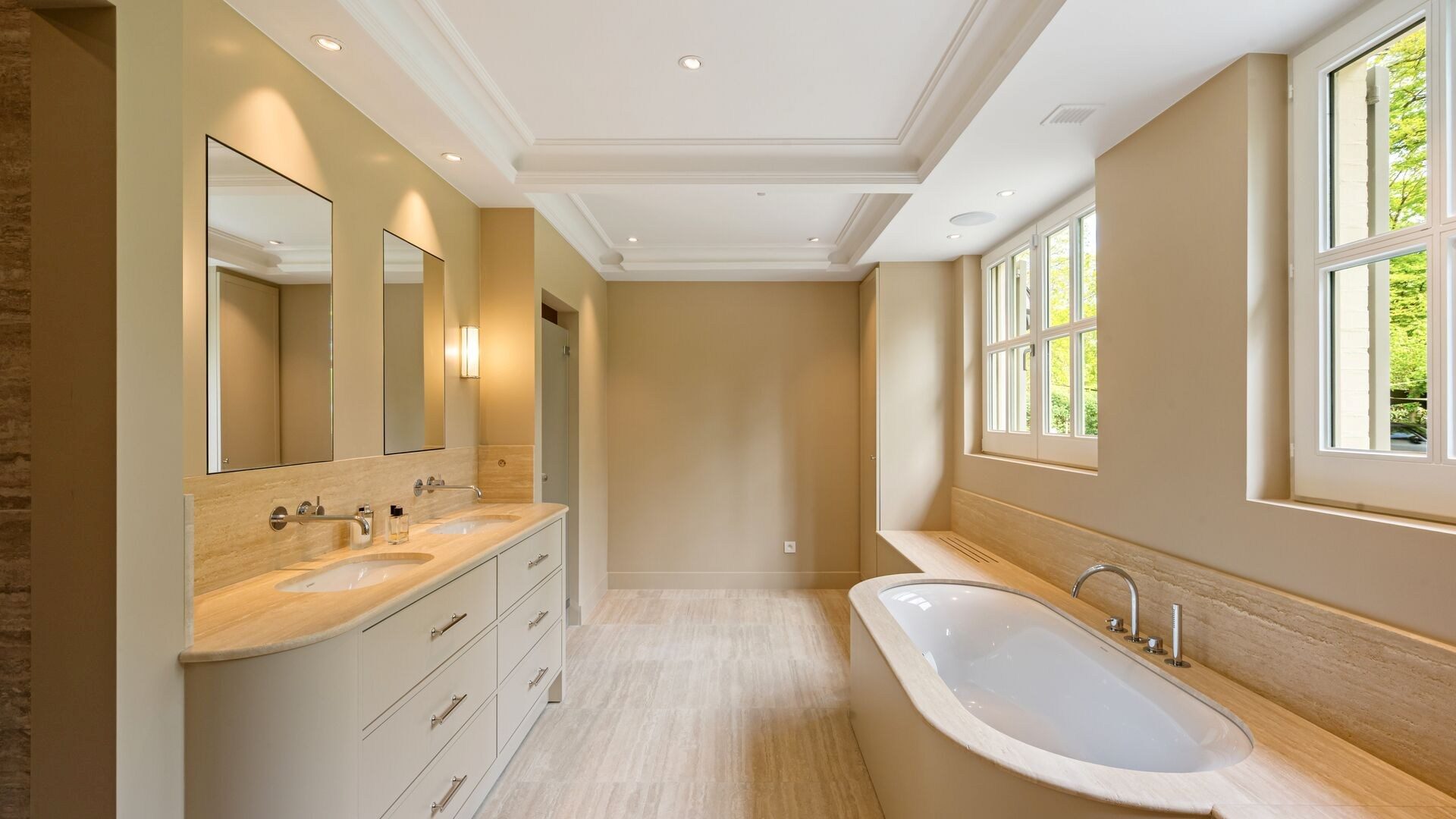 De badkamer van het huis