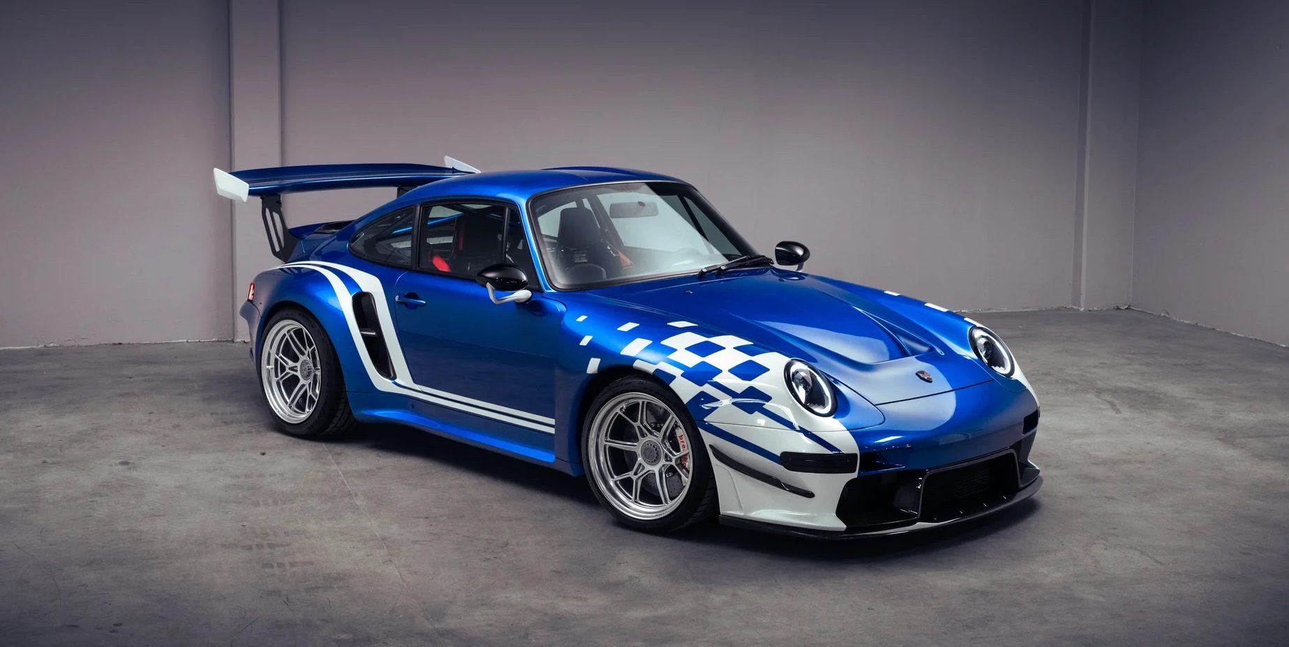 De buitenzijde van de Porsche-restomod