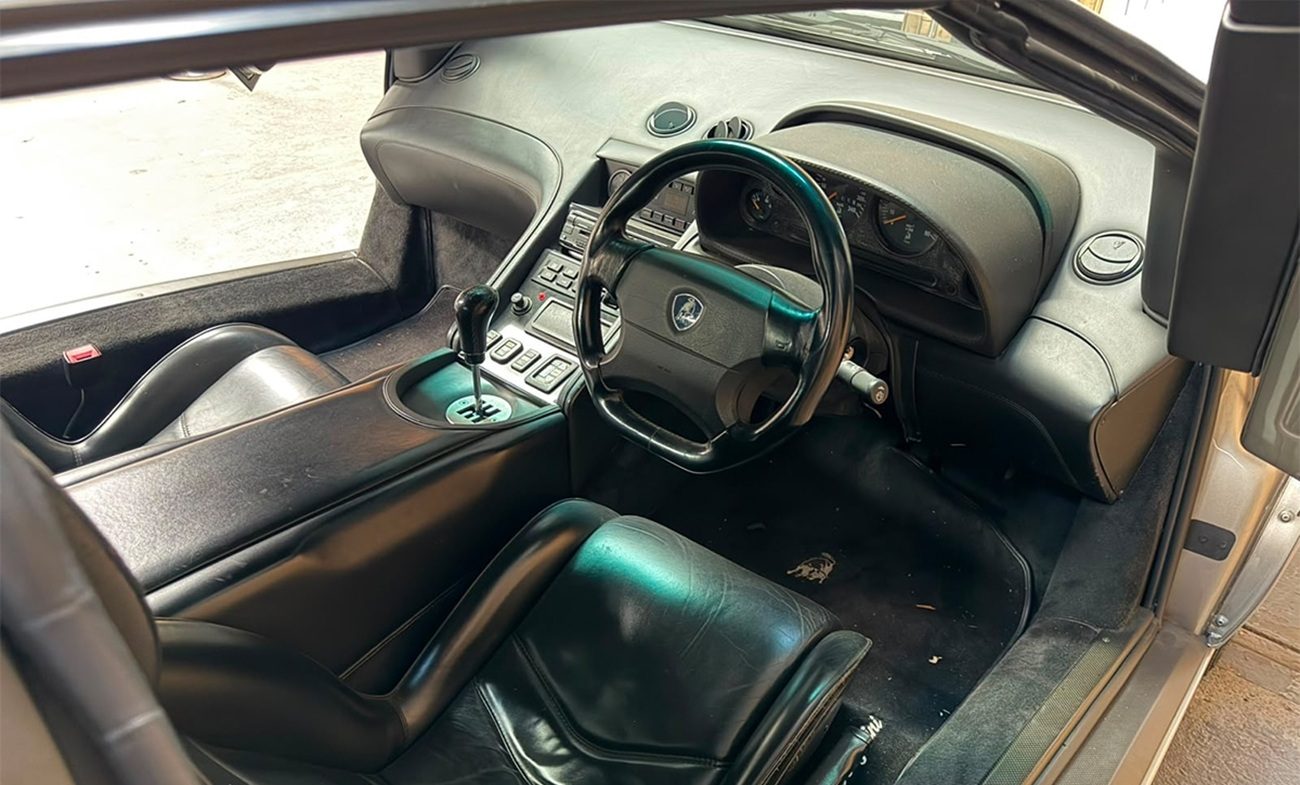 Het interieur van de oude Lamborghini van Rod Stewart