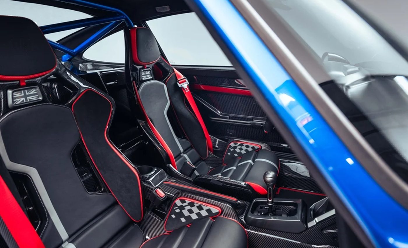 Het interieur van de Porsche-restomod